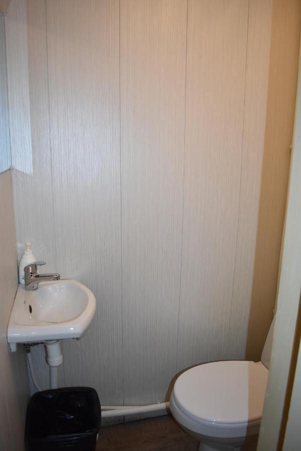 Budget Hostel Пярну Экстерьер фото