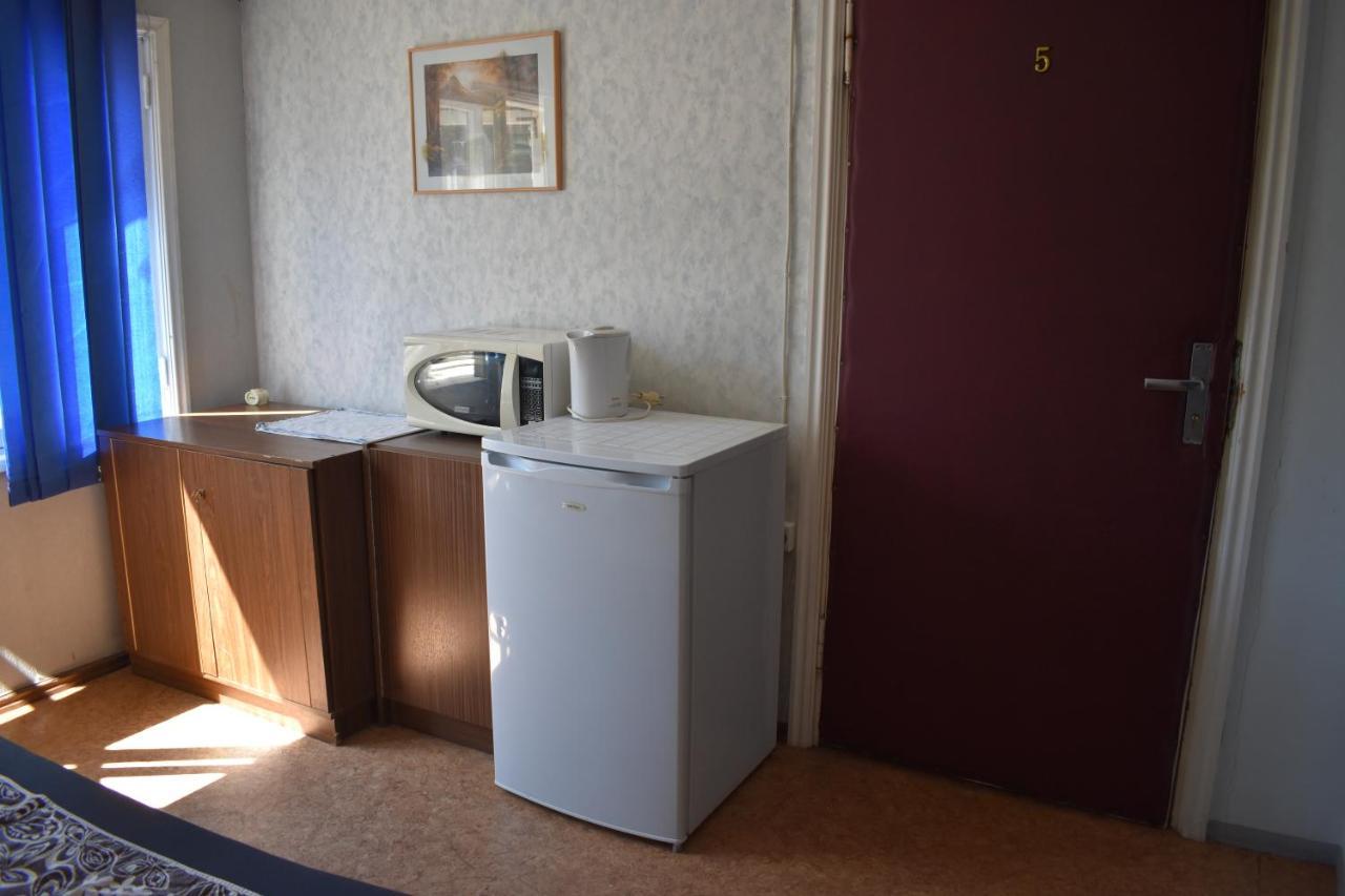 Budget Hostel Пярну Экстерьер фото